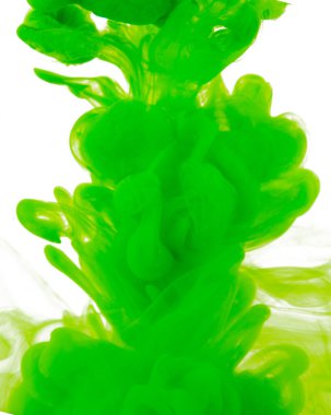 Soyut akrilik boya rengi beyaz arkaplanda suda kıvrılır