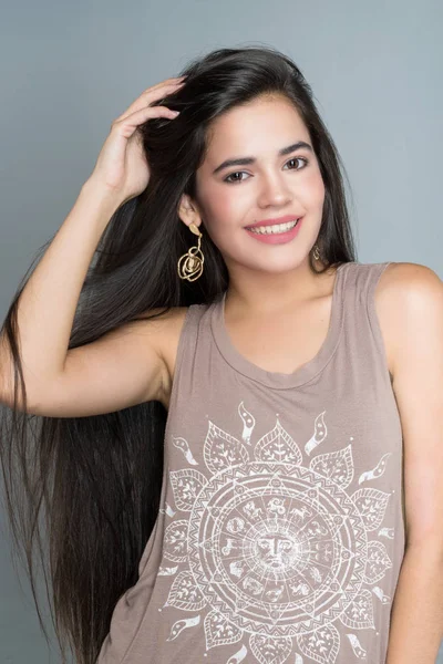 Hispanic Teen Girl Modeling Portrait Session — Stock Photo, Image