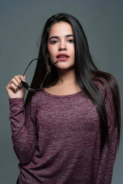 Adolescente Hispana Modelando Una Sesión Retrato — Foto de Stock