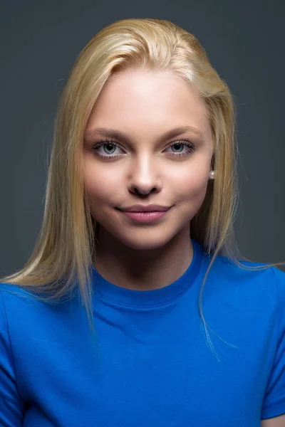 Kaukasische Tiener Meisje Modelleren Een Portret Sessie — Stockfoto
