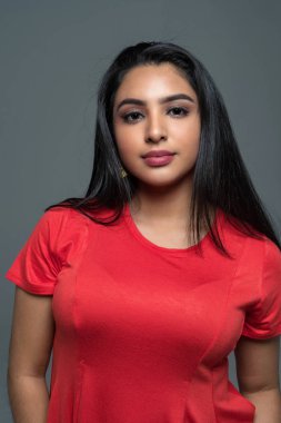 İspanyol ve Latin Genç kız portre oturumda modelleme