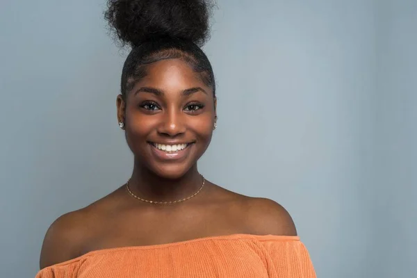 African American Teen Dziewczyna Modelowania Sesji Portret — Zdjęcie stockowe