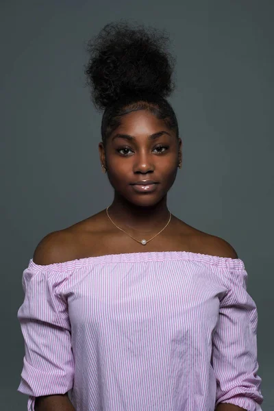 Afro Americano Teen Menina Modelagem Retrato Sessão — Fotografia de Stock