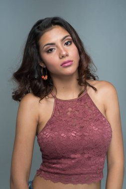 İspanyol ve Latin Genç kız portre oturumda modelleme