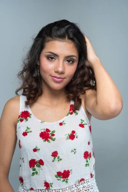 İspanyol ve Latin Genç kız portre oturumda modelleme