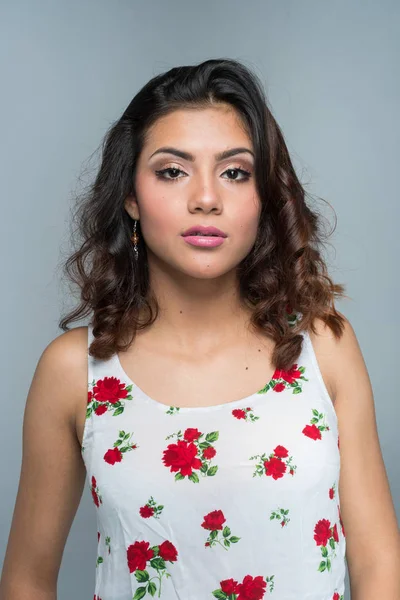 Hispánský Dospívající Dívka Modelování Relaci Portrét — Stock fotografie