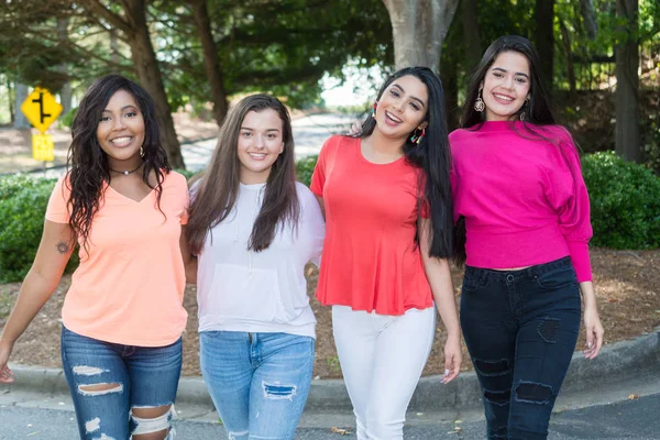 Fiatal Női Baráti Együtt Tölteni Időt — Stock Fotó