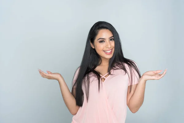 Adolescente Hispana Modelando Una Sesión Retrato — Foto de Stock