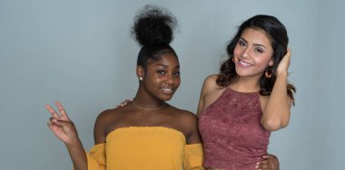 Grup Genç kadın arkadaşıyla birlikte vakit