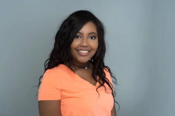 Afro Americano Adolescente Chica Modelando Retrato Sesión — Foto de Stock