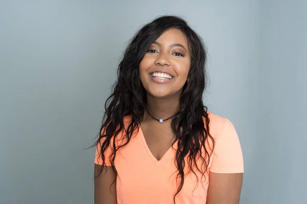 Afro Americano Teen Menina Modelagem Retrato Sessão — Fotografia de Stock