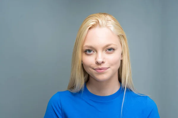 Kaukasische Tiener Meisje Modelleren Een Portret Sessie — Stockfoto