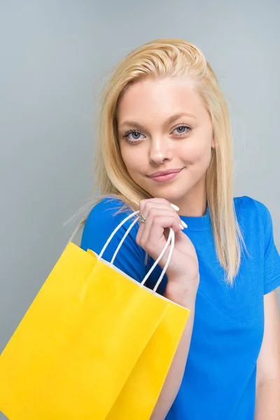 Kaukasische Teenie Mädchen Beim Modellieren Einer Porträtsitzung — Stockfoto