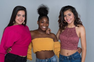 Grup Genç kadın arkadaşıyla birlikte vakit