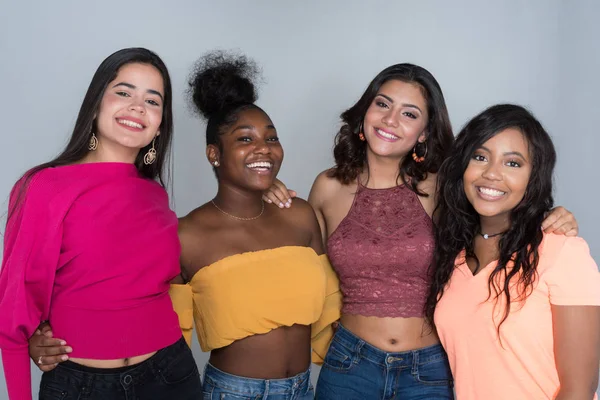 Groep Jonge Vrouwelijke Vrienden Samen Tijd Doorbrengen — Stockfoto