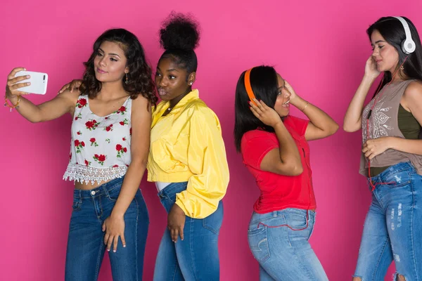 Grupo Jovens Amigos Adolescentes Sexo Feminino Passar Tempo Juntos — Fotografia de Stock