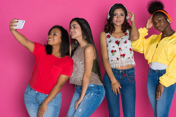 Grupo Jovens Amigos Adolescentes Sexo Feminino Passar Tempo Juntos — Fotografia de Stock