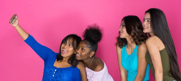 Gruppo Giovani Adolescenti Amiche Che Trascorrono Del Tempo Insieme — Foto Stock