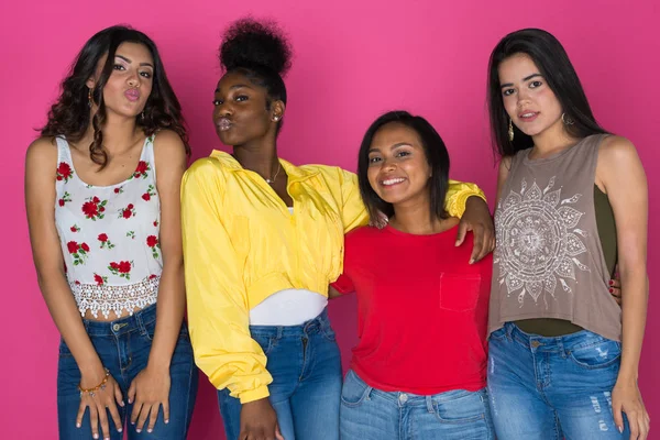 Groep Van Jonge Tiener Vriendinnen Samen Tijd Doorbrengen — Stockfoto