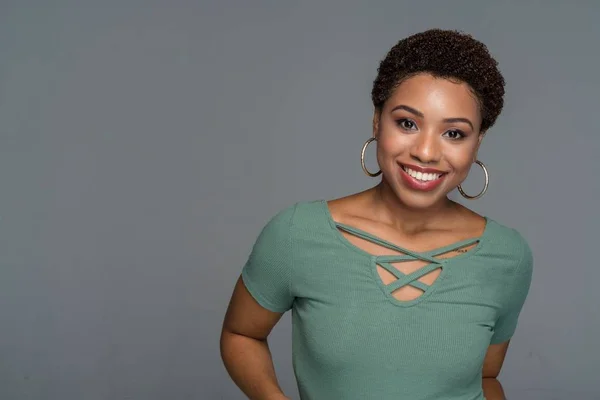 Madre Afroamericana Posando Una Sesión Retratos — Foto de Stock