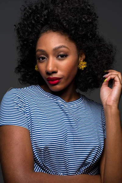 Retrato Uma Bela Mulher Afro Americana — Fotografia de Stock