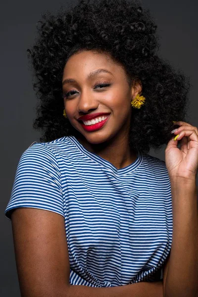 Retrato Uma Bela Mulher Afro Americana — Fotografia de Stock