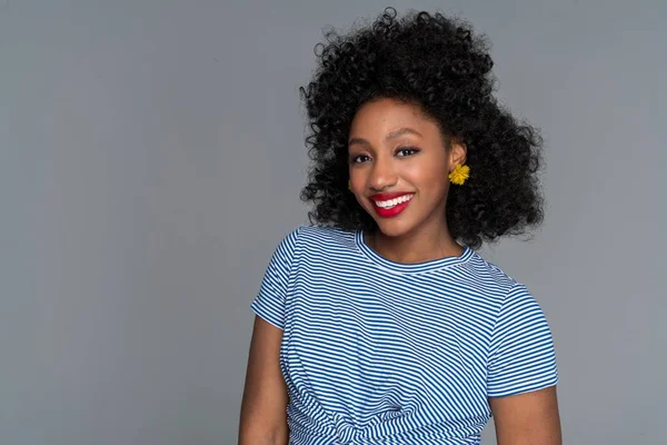 Retrato Uma Bela Mulher Afro Americana — Fotografia de Stock