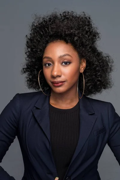 Retrato Uma Bela Mulher Negócios Afro Americana — Fotografia de Stock