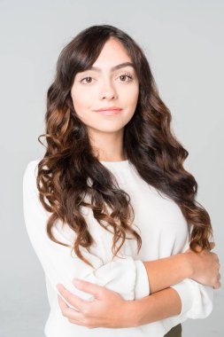 Mutlu bir İspanyol kadın iş kadını portresi