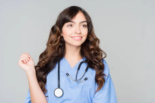 Verpleegster Die Haar Verschuiving Een Ziekenhuis Werkt — Stockfoto