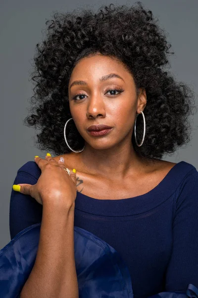 Młody African American Kobieta Pozować Portretu — Zdjęcie stockowe