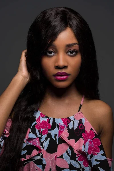 Портрет Молодой Красивой Африканской Американки — стоковое фото