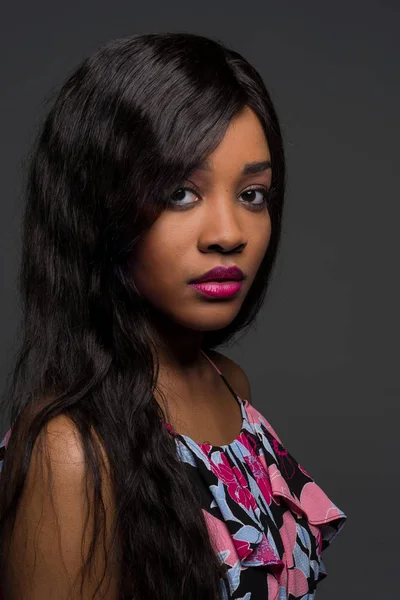Porträtt Ung Vacker Afroamerikanska Kvinna — Stockfoto