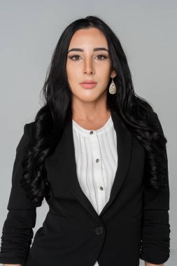 Kendine güvenen işkadını çalışmaya hazır