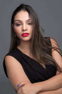 Kadın İspanyol moda model stüdyoda poz