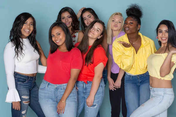 Group Diverse Happy Teen Friends Hanging Out Together — Stock Photo, Image