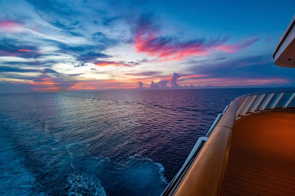 Schöner Sonnenuntergang Vom Kreuzfahrtschiff Urlaub — Stockfoto