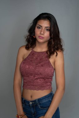 Güzel bir İspanyol ve Latin Genç kız portresi