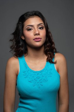 Güzel bir İspanyol ve Latin Genç kız portresi