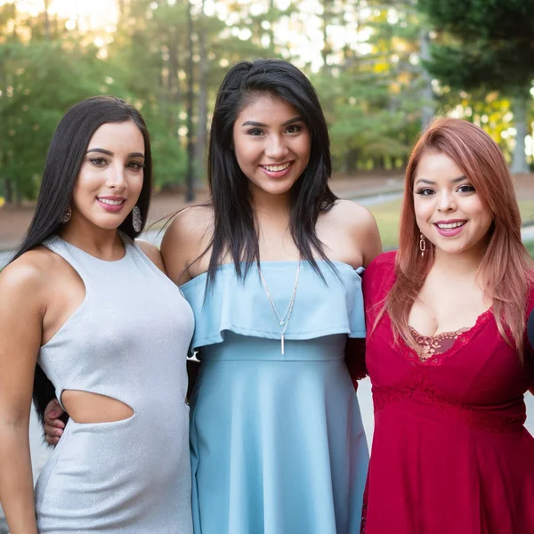 Group Teenage Friends Prom Dance — Stock Photo, Image