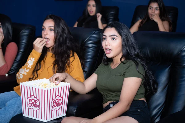 Group Female Friends Watching Movie Home Theater — Stock Photo, Image