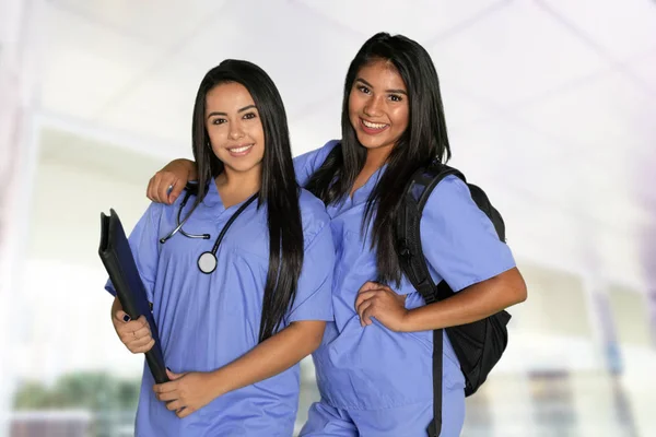 Gruppe Von Studenten Der Krankenpflege Die Ihrer Ausbildung Arbeiten — Stockfoto