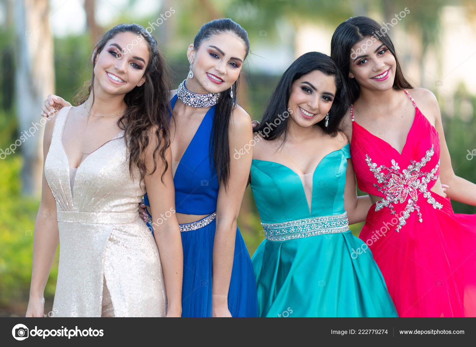 Vestidos de graduación fotos de stock, imágenes de Vestidos de graduación sin royalties | Depositphotos Vestidos de graduación fotos de stock, imágenes de Vestidos de graduación sin royalties | Depositphotos