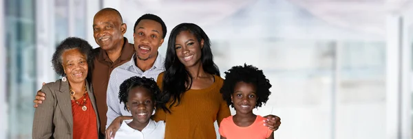 Famille Afro Américaine Avec Deux Filles — Photo