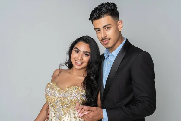 Adolescente Menina Celebrando Sua Quinceanera Com Vestido Agradável — Fotografia de Stock