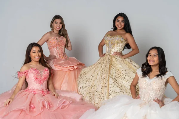 Quinceañera Pártjuk Négy Tizenéves Lányok — Stock Fotó