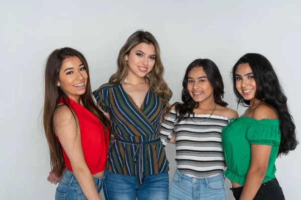 Quatro Amigas Adolescentes Saindo Juntas — Fotografia de Stock