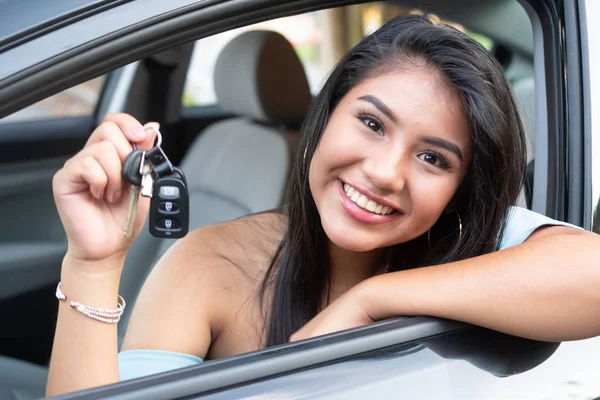 Young Hispanic Teenage Girl Learning Drive Car — Stock Photo, Image