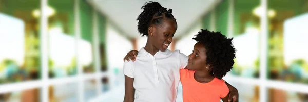 Groep Van Twee Jonge Afro Amerikaanse Meisjes Die Zussen Zijn — Stockfoto