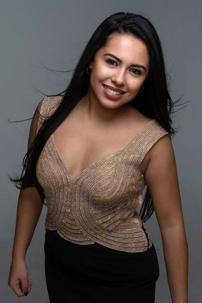 Joven Modelo Hispana Adolescente Posando Estudio —  Fotos de Stock